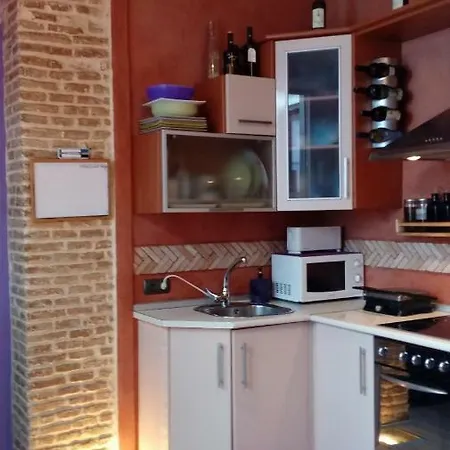 Homestay Cosy Double + Private Bathroom Center