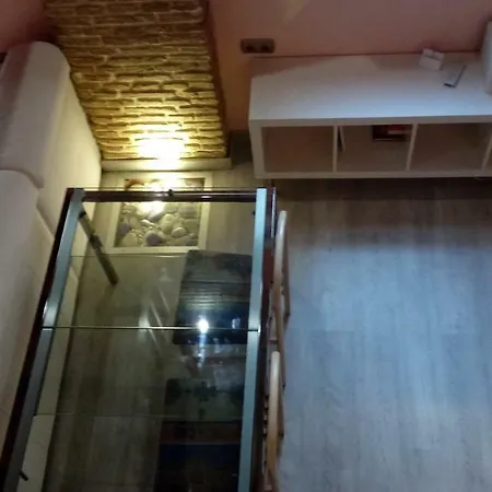 Cosy Double + Private Bathroom Center Homestay *